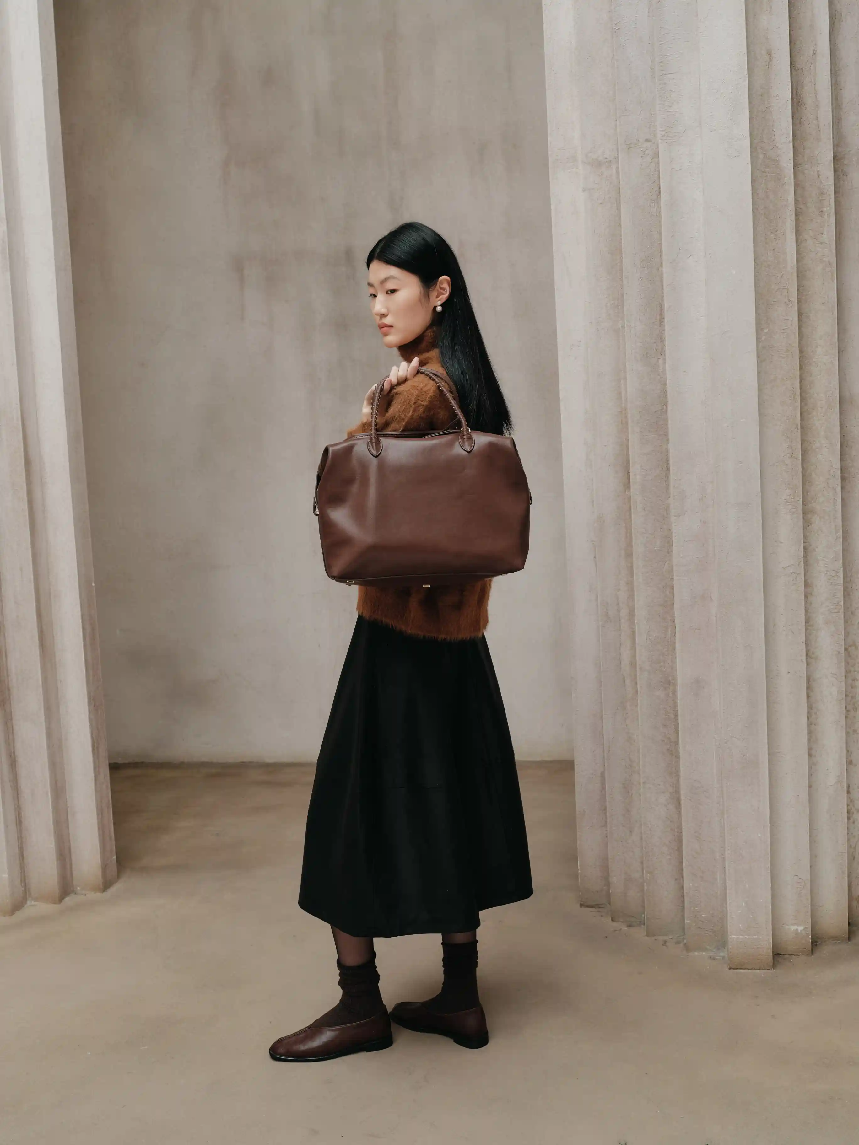 Alma Handbag Indoor 3