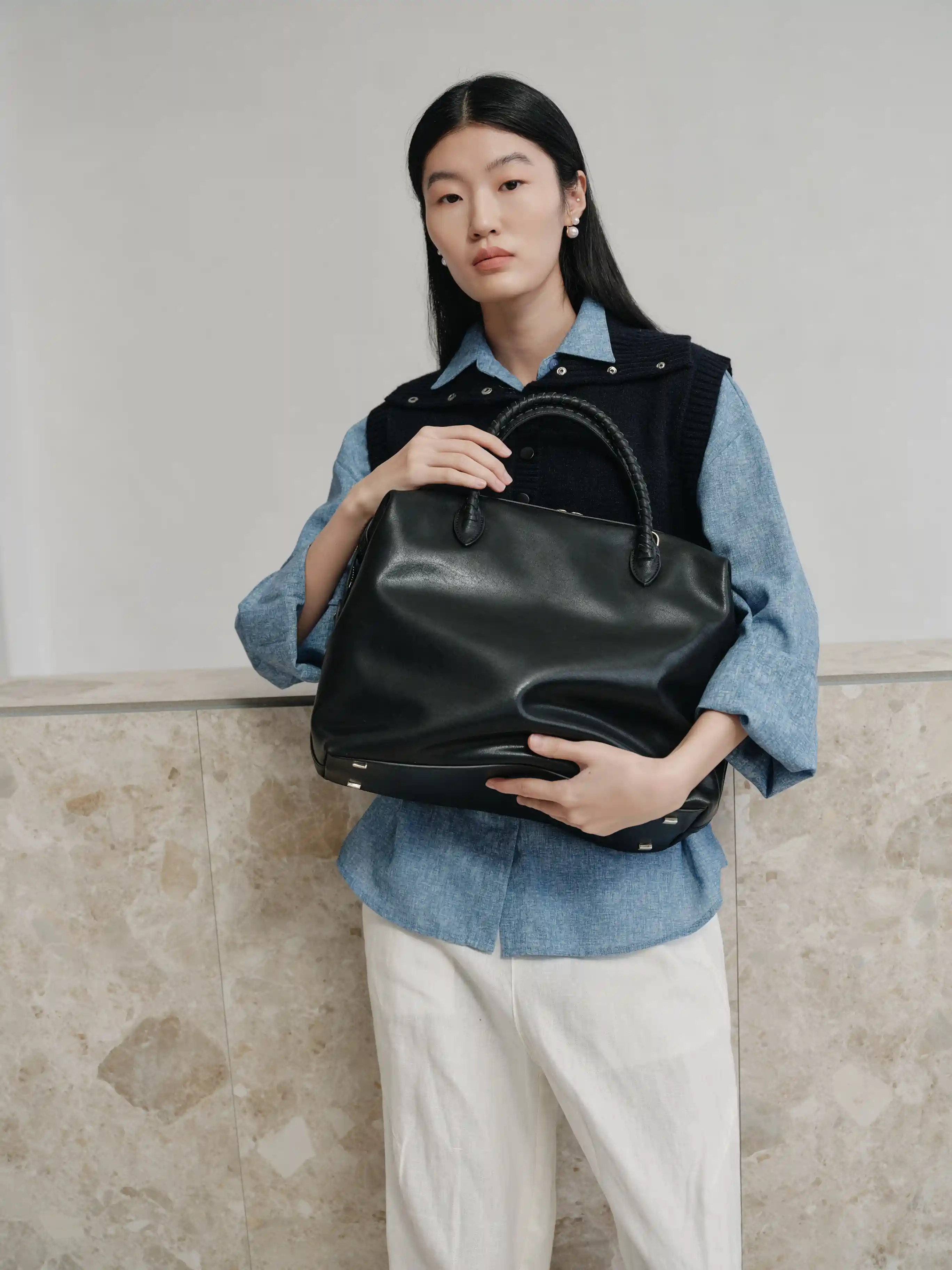 Alma Handbag Indoor 4