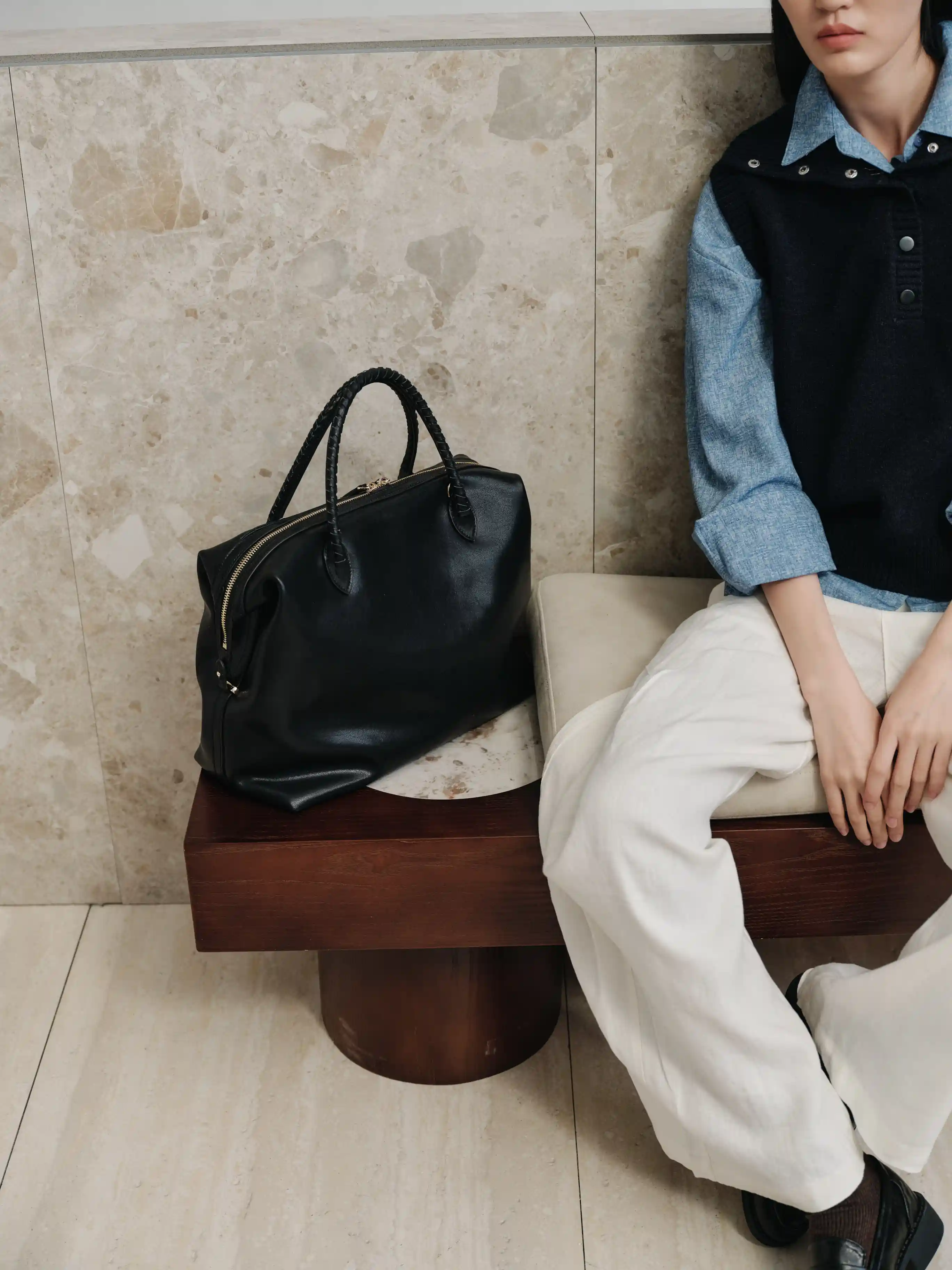 Alma Handbag Indoor 5