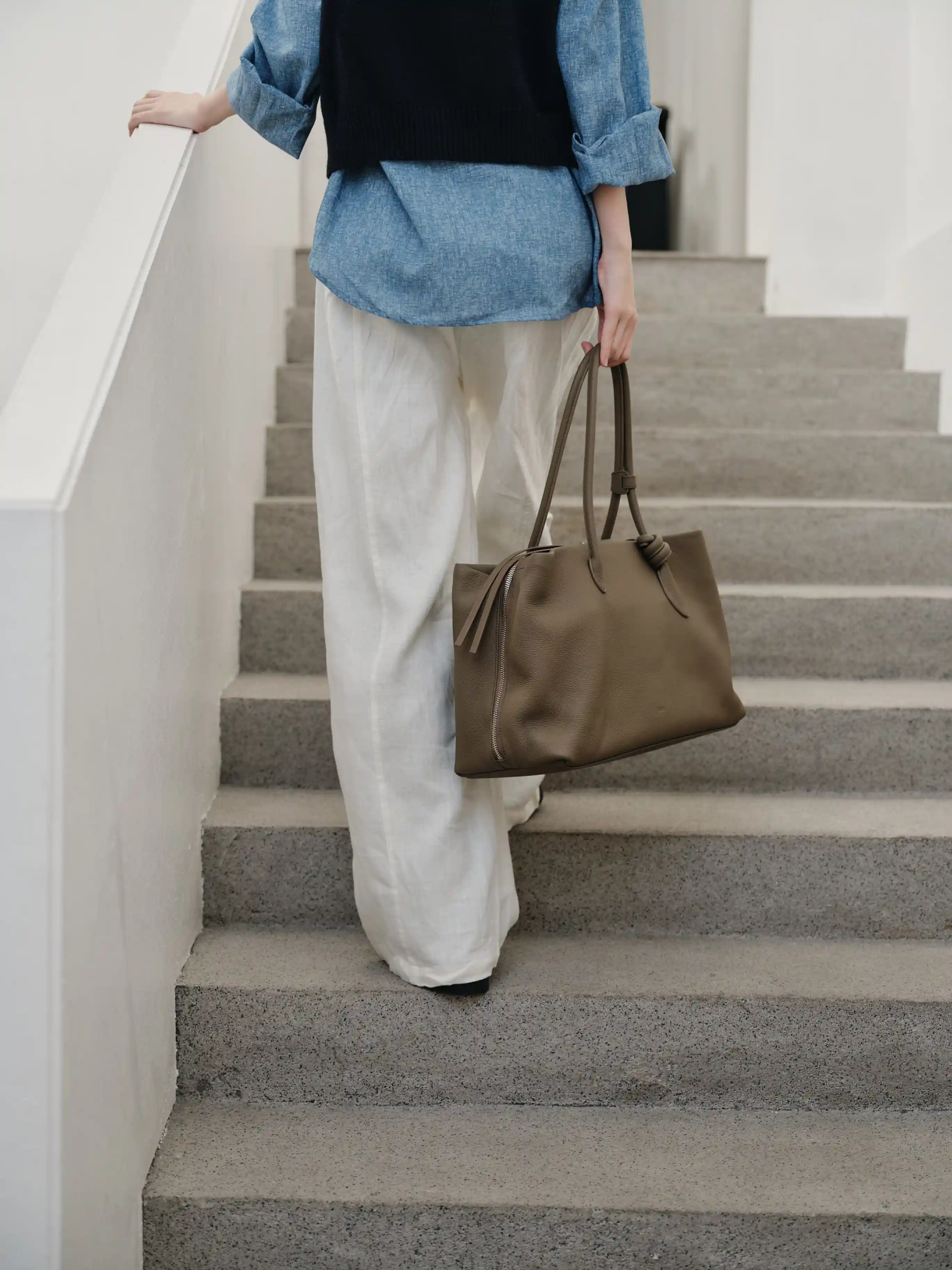 Kate Handbag Indoor 1